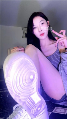 【千千】白袜裸足臀炸盯S    260418-36BP