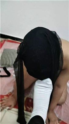 【甜莓小兔】白袜裸足舔