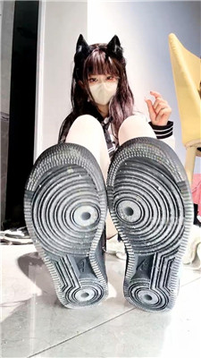 【奶味小仙女】沉浸式白棉袜踩踏摩擦    260422-8BP