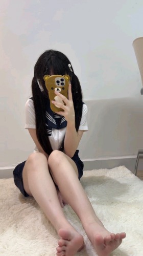 足控博主定制拍摄双马尾JK娇小身材极品玉足