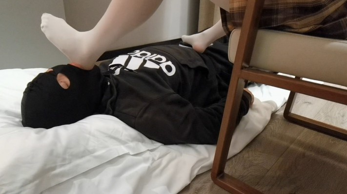 白丝萝莉鞋踩小象舔脚 YC-260423BP