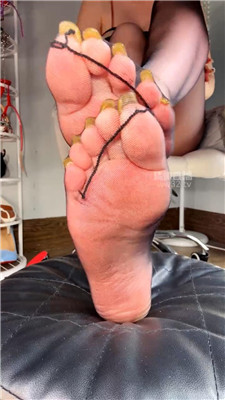 【baby敏儿】金色美甲黑丝裸足    260427-47BP