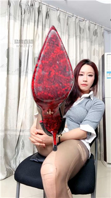 【妍妍】红底高跟破洞黑丝臀炸    260504-15BP