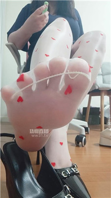 【拽拽】胁迫炸J早些风油精    260612-29BP